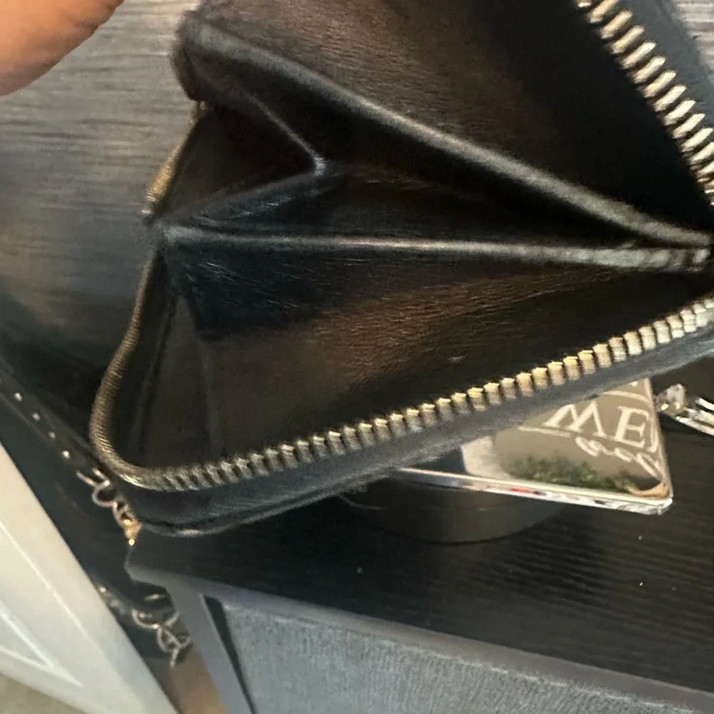 Bottega Veneta Black Woven Wallet - Picture 4 of 9
